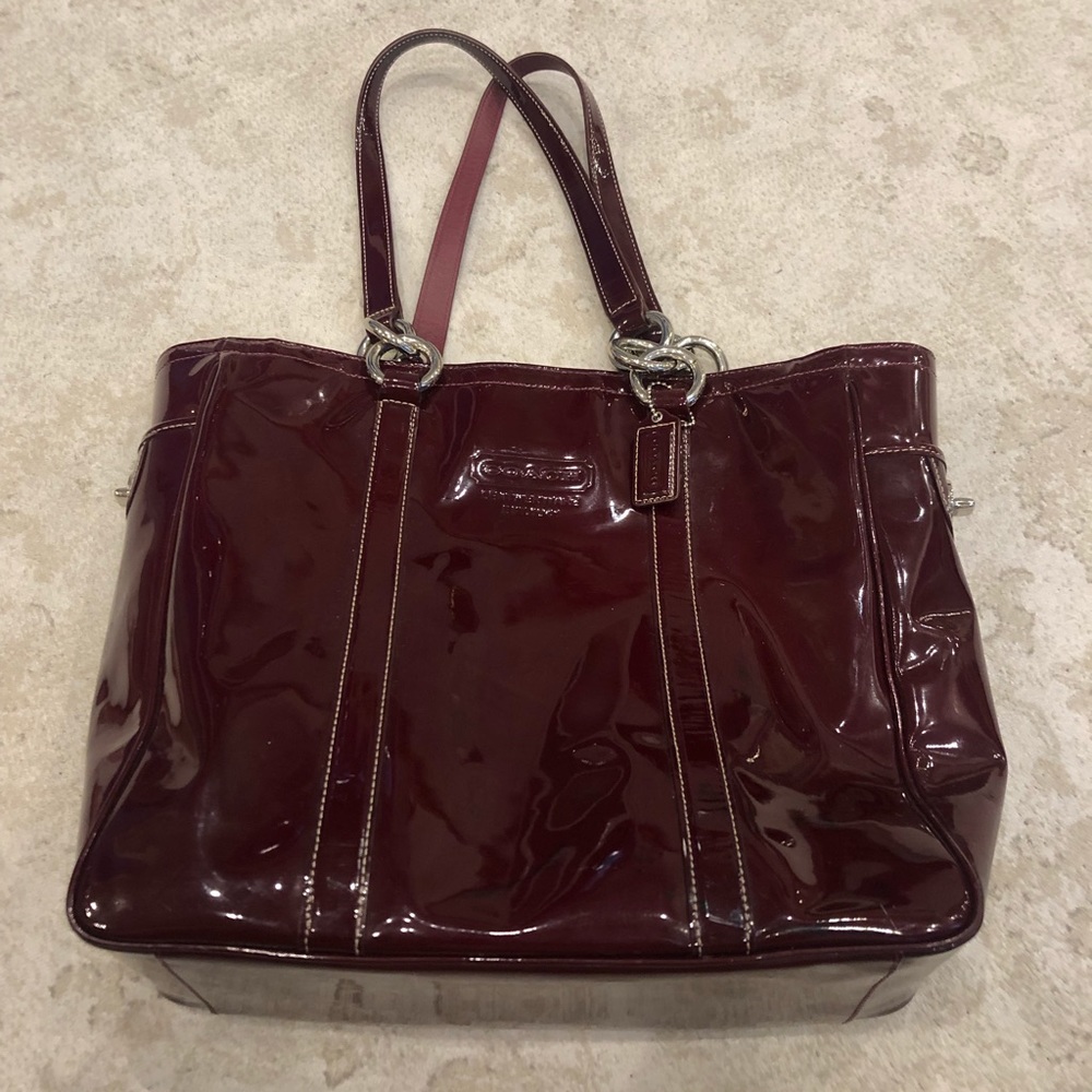 SHINY BURGUNDY COACH TOTE